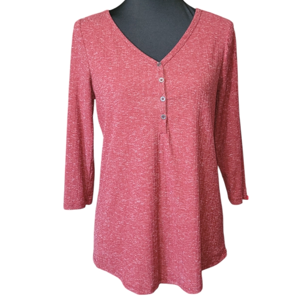 Sonoma red with white speckle print 3/4 length thermal style tee Size S